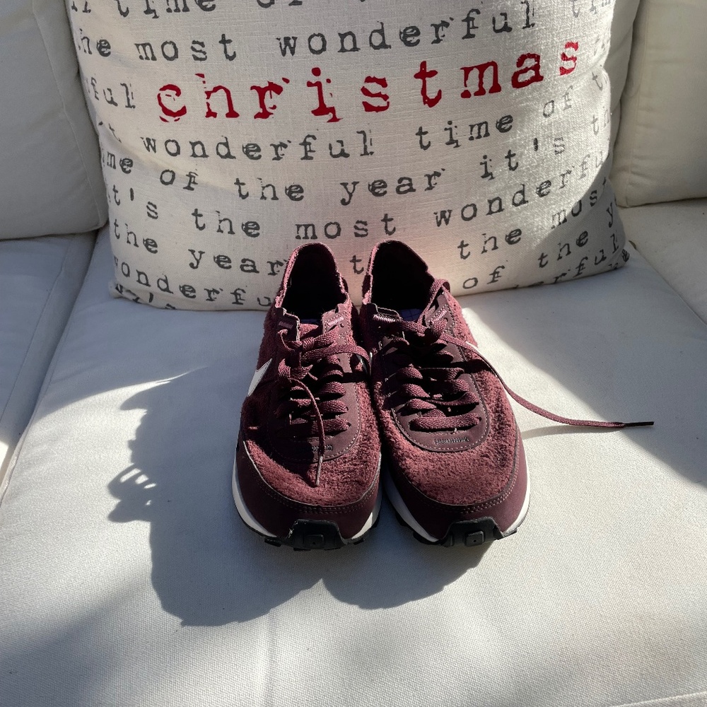 W Nike Burgundy low